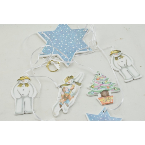 122 - Royal Doulton The Snowman Gift Collection Flying Snowman cot mobile with 6 hanging ornaments.