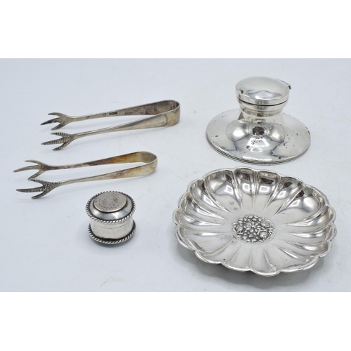 285 - A collection of silver to include a silver inkwell Birmingham 1919, 2 pairs of sugar nips with claw ... 