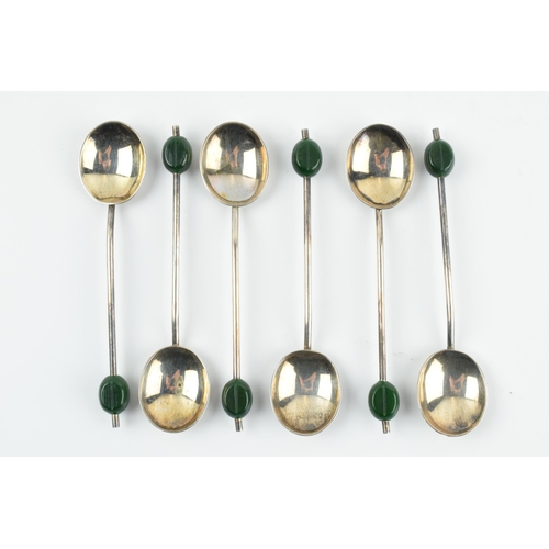 299 - A set of 6 silver tea spoons with coffee bean finials, 39.3 grams, Birmingham 1932 (6).