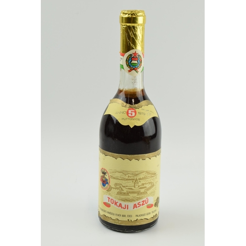 272 - Boxed Tokaji Aszu 1979 5 Puttonyos, sealed.