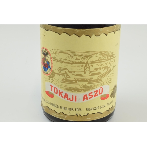 272 - Boxed Tokaji Aszu 1979 5 Puttonyos, sealed.