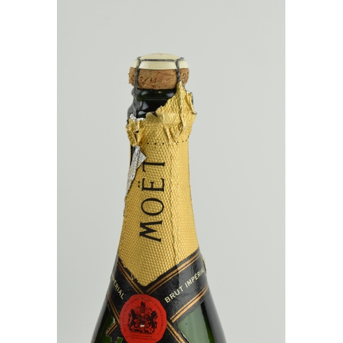 274 - Moet & Chandon Brut Imperial Champagne 750ml in Moet & Chandon sleeve.