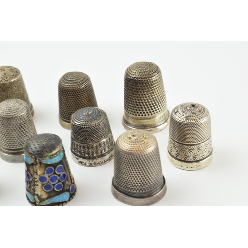 315 - A collection of sterling silver thimbles, one with enamelled decoration, mostly hallmarked, 34.4 gra... 