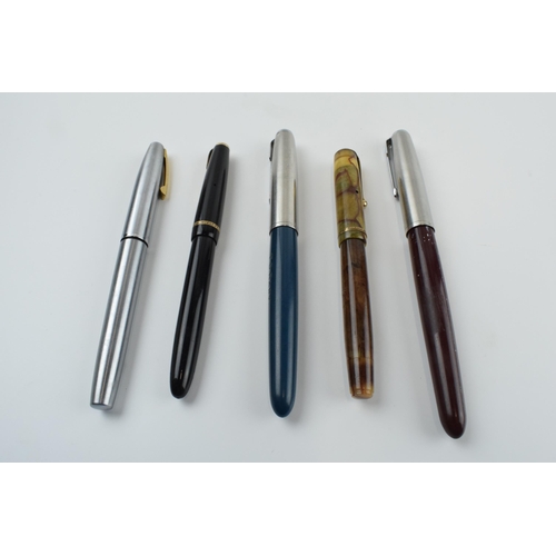 383 - A collection of fountain pens to include 4 Parker examples and a Sheaffer fountain pen, 2 with 14ct ... 