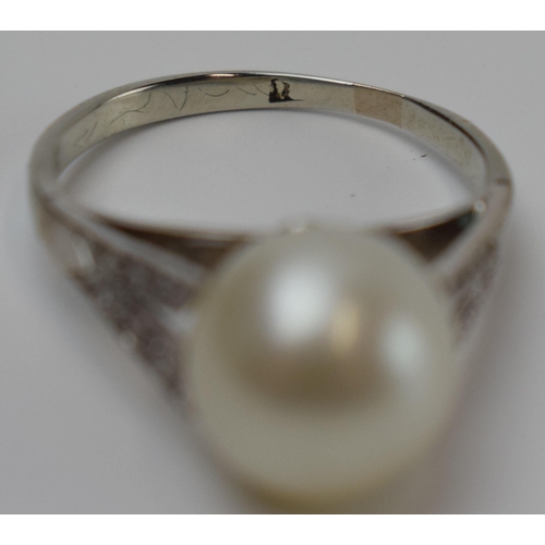 418 - 18ct white gold ring set with diamonds in the shoulder and a cultered pearl, 2.5 grams, size G.