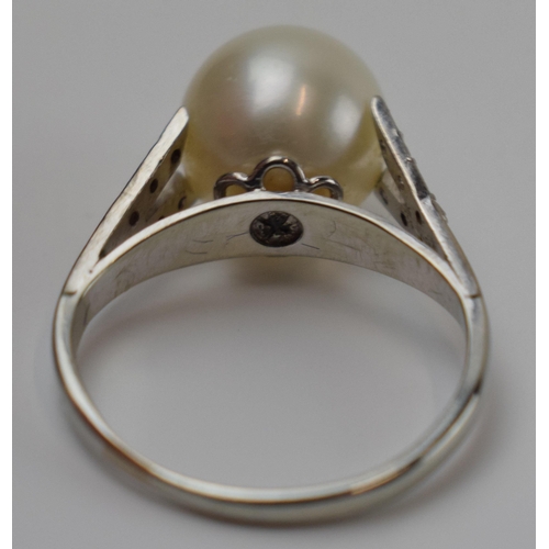 418 - 18ct white gold ring set with diamonds in the shoulder and a cultered pearl, 2.5 grams, size G.