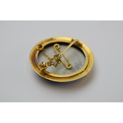 422 - Early 19th century yellow metal (testing as 18ct gold or higher) Wedgwood Jasperware brooch depictin... 