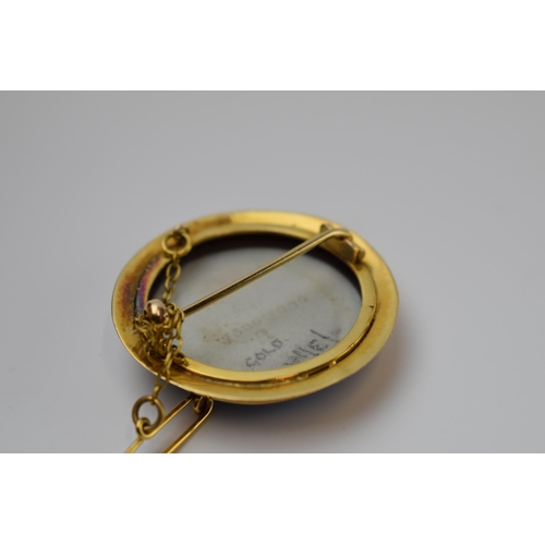 422 - Early 19th century yellow metal (testing as 18ct gold or higher) Wedgwood Jasperware brooch depictin... 