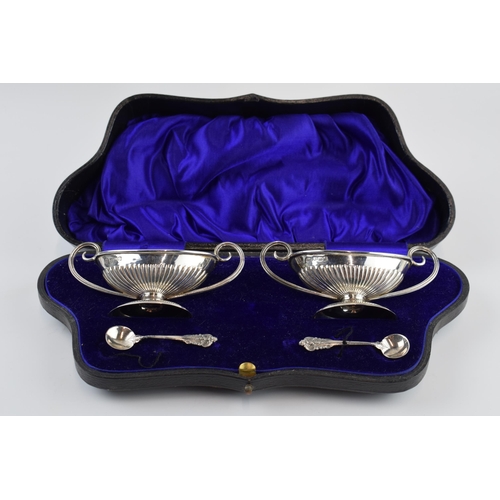 310H - Cased pair of silver salts and spoon, shaped box with velvet lining, gilt interior, Sheffield 1908, ... 