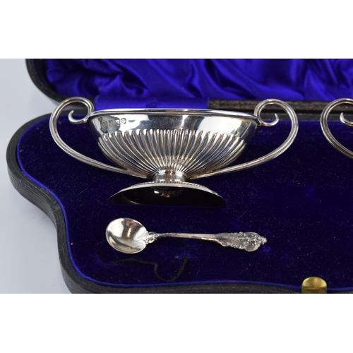 310H - Cased pair of silver salts and spoon, shaped box with velvet lining, gilt interior, Sheffield 1908, ... 