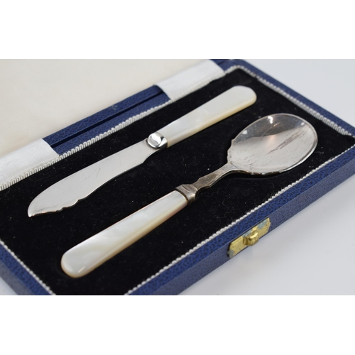 310I - Cased silver small pair to include spoon and knife with Mother of Pearl handles, Sheffield 1957/1958... 