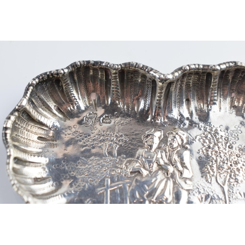 310Q - Victorian silver heart shaped pin dish depicting a romantical scene, Sheffield 1899, 34.3 grams, 10c... 