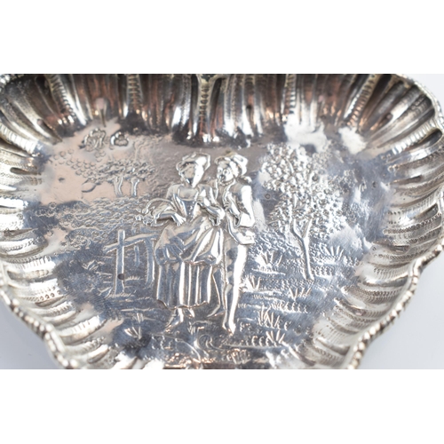 310Q - Victorian silver heart shaped pin dish depicting a romantical scene, Sheffield 1899, 34.3 grams, 10c... 