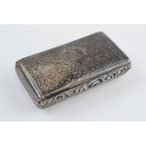 310T - Georgian silver snuff box with engraved decoration and raised thumb piece with gilt interior, Birmin... 