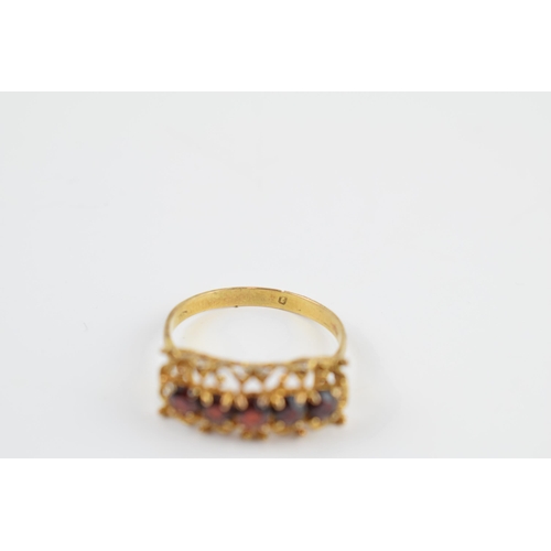 405N - 9ct gold ring set with garnets, 2.3 grams, size R.