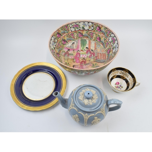 196 - Pottery to include a 20th century Chinese bowl, an Aynsley gilded plate, Royal Grafton tea cup and a... 