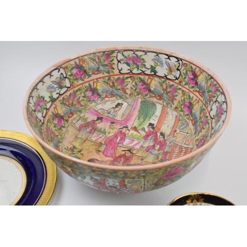 196 - Pottery to include a 20th century Chinese bowl, an Aynsley gilded plate, Royal Grafton tea cup and a... 