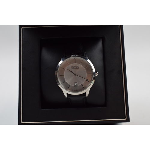 256 - Boxed Hugo Boss gentleman's wristwatch.