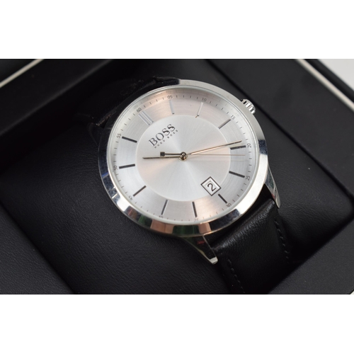 256 - Boxed Hugo Boss gentleman's wristwatch.