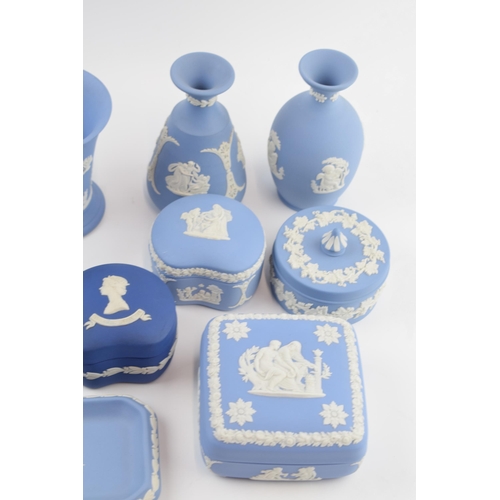 147 - Wedgwood Jasperware in varying shades of blue to include trinkets, vases and others (14).