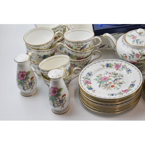 164 - Aynsley Pembroke tea and dinner ware to include a large table bowl, 11 cups, a teapot, vases, cruets... 