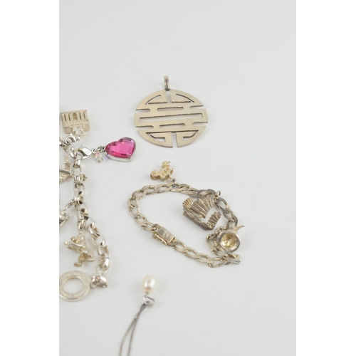 210 - A collection of mostly sterling silver jewellery with some silver coloured / white metal items to in... 