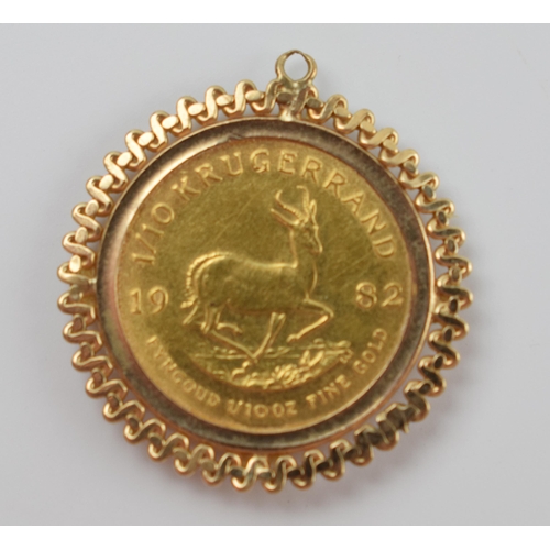 214 - 1/10 Krugeraand 1982 1/10 oz fine gold coin in 9ct gold mount, 22mm diameter, 4.1 grams total weight... 