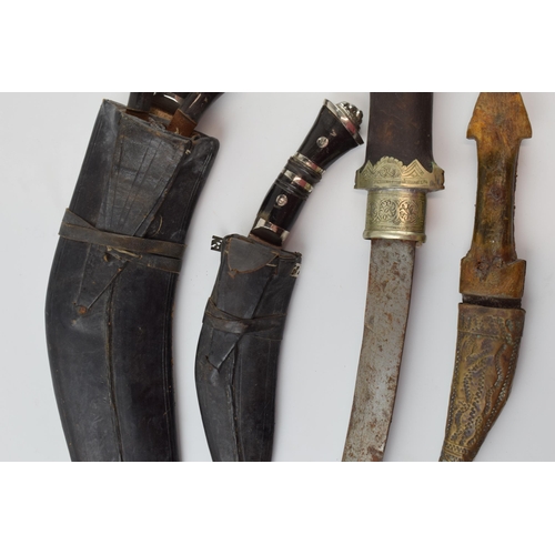 313 - A collection of vintage blades to include a pair of Kukri knives and Eastern / African origin blades... 