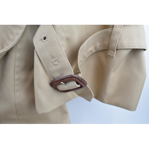 333 - Classic vintage Burberrys' rain coat. Cream with classic cheque interior. Made in England. Approxima... 