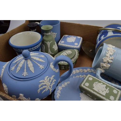 155 - Wedgwood Jasperware and Queensware mixed lot. Including teapot, early 20th century blue dip, sage gr... 