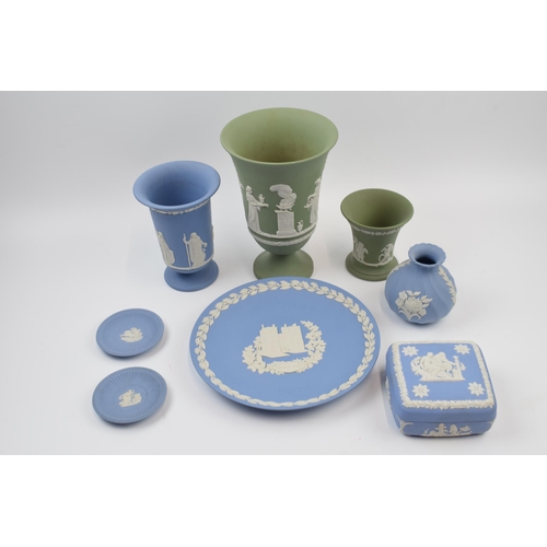 171 - Wedgwood Jasperware to include a large vase, a plate, a trinket and others (8).