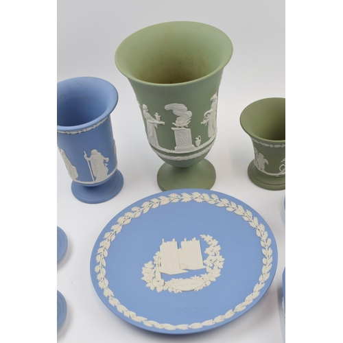 171 - Wedgwood Jasperware to include a large vase, a plate, a trinket and others (8).