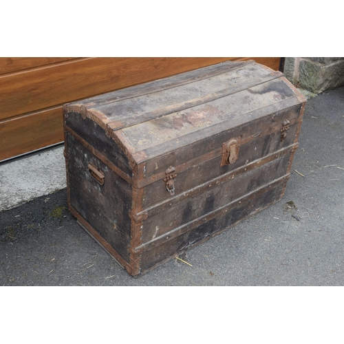 438 - Vintage travelling trunk with domed top, metal bound, 92x52x64cm tall.