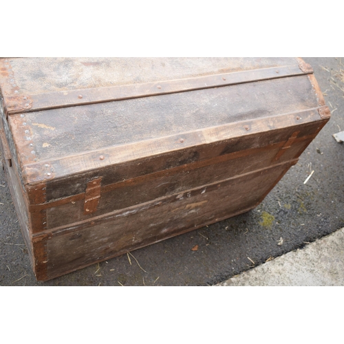 438 - Vintage travelling trunk with domed top, metal bound, 92x52x64cm tall.