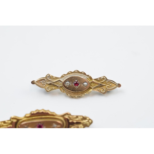 220D - 9ct gold bar brooches with locket backs to include garnet and pearl stones, 3.7 grams (2), steel pin... 