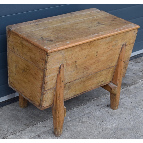 447A - Victorian pine dough bin raised on 4 legs with lift-off lid, 77 x 47 x 62cm tall.