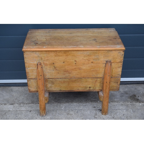 447A - Victorian pine dough bin raised on 4 legs with lift-off lid, 77 x 47 x 62cm tall.