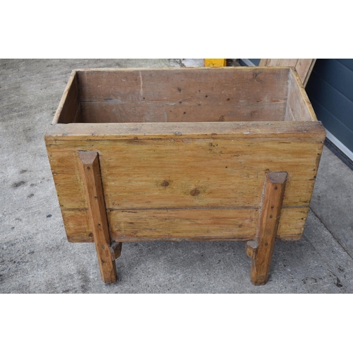 447A - Victorian pine dough bin raised on 4 legs with lift-off lid, 77 x 47 x 62cm tall.