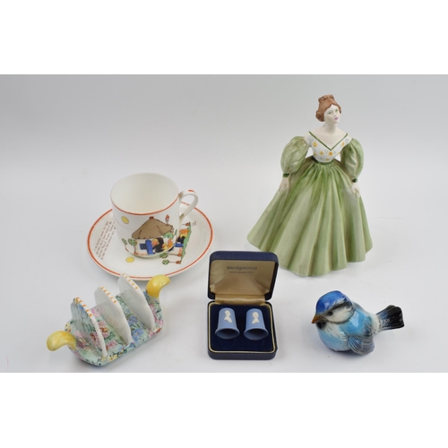 86 - Pottery to include a Shelley Melody toast rack, Wedgwood thimbles, Goebel Sparrow CV74, Coalport Kel... 