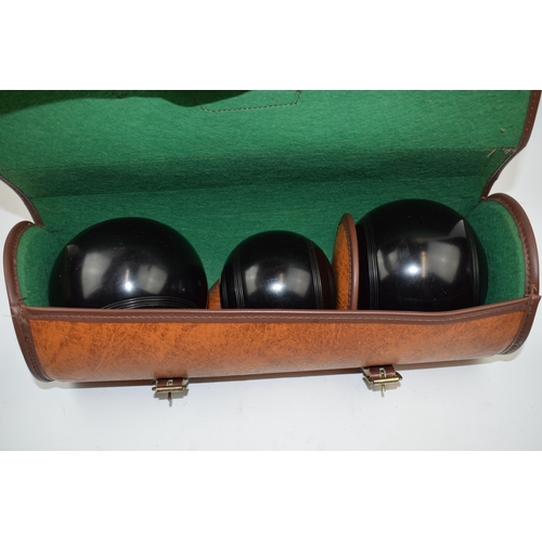 400 - Set of Thoms Taylor Crown Green Bowls. Together with jack and bag. 2 lb 11oz, 2 Full bias quality bo... 