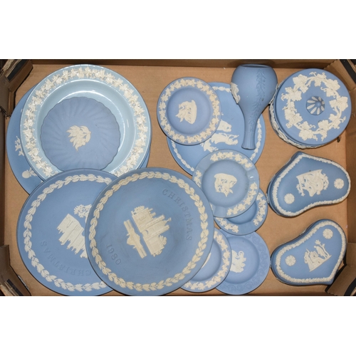 192G - Wedgwood Jasperware in light blue to include vases, plates, pin dishes, trinkets and others (40+ pie... 