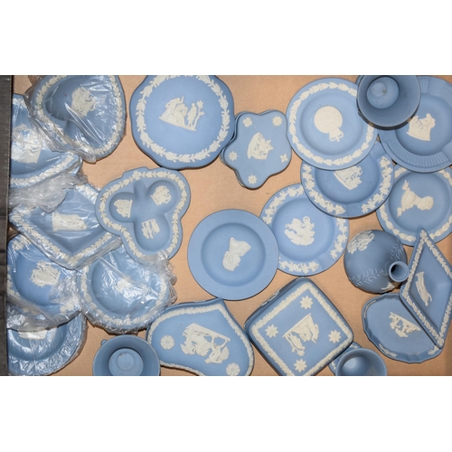 192G - Wedgwood Jasperware in light blue to include vases, plates, pin dishes, trinkets and others (40+ pie... 