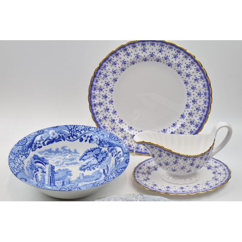 84A - Spode pottery to include blue Fleur De Lys items such as a dinner plate, gravy jug and saucer with B... 