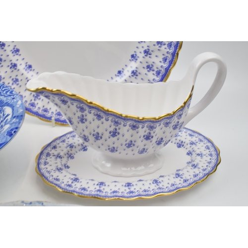 84A - Spode pottery to include blue Fleur De Lys items such as a dinner plate, gravy jug and saucer with B... 