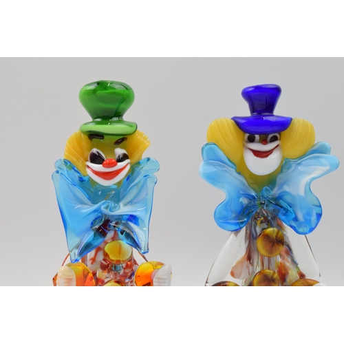 87E - A pair of Murano glass clowns, 22cm tall (2).