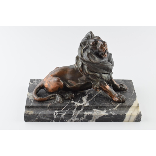 193 - French Art Deco inkwell in the form of a lion mounted onto marble, 23cm long.