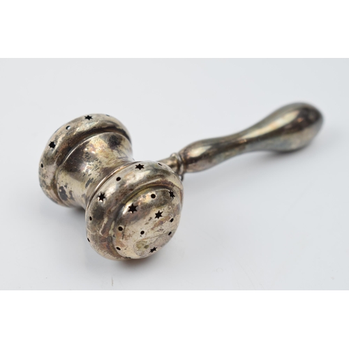 440 - Silver baby rattle in the form of an auctioneer's gavel, Birmingham 1919, 24.9 grams, 10.5cm long.