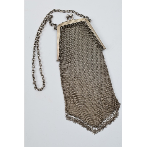 444 - Silver ladies mesh purse with ball clasps on white metal chain (untested), 63.6 grams, London 1925, ... 