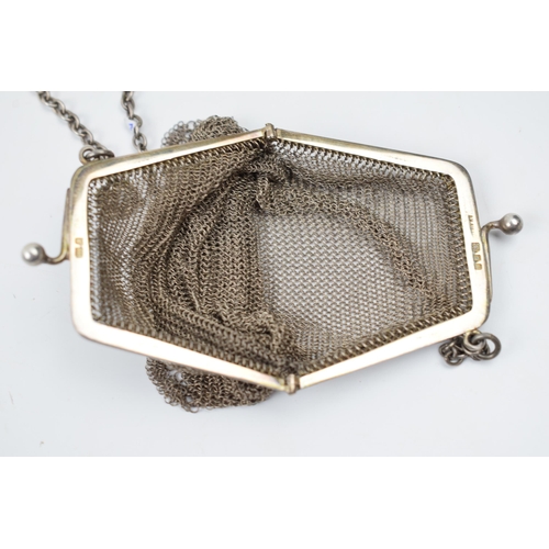 444 - Silver ladies mesh purse with ball clasps on white metal chain (untested), 63.6 grams, London 1925, ... 