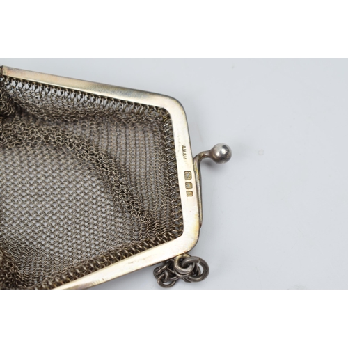 444 - Silver ladies mesh purse with ball clasps on white metal chain (untested), 63.6 grams, London 1925, ... 